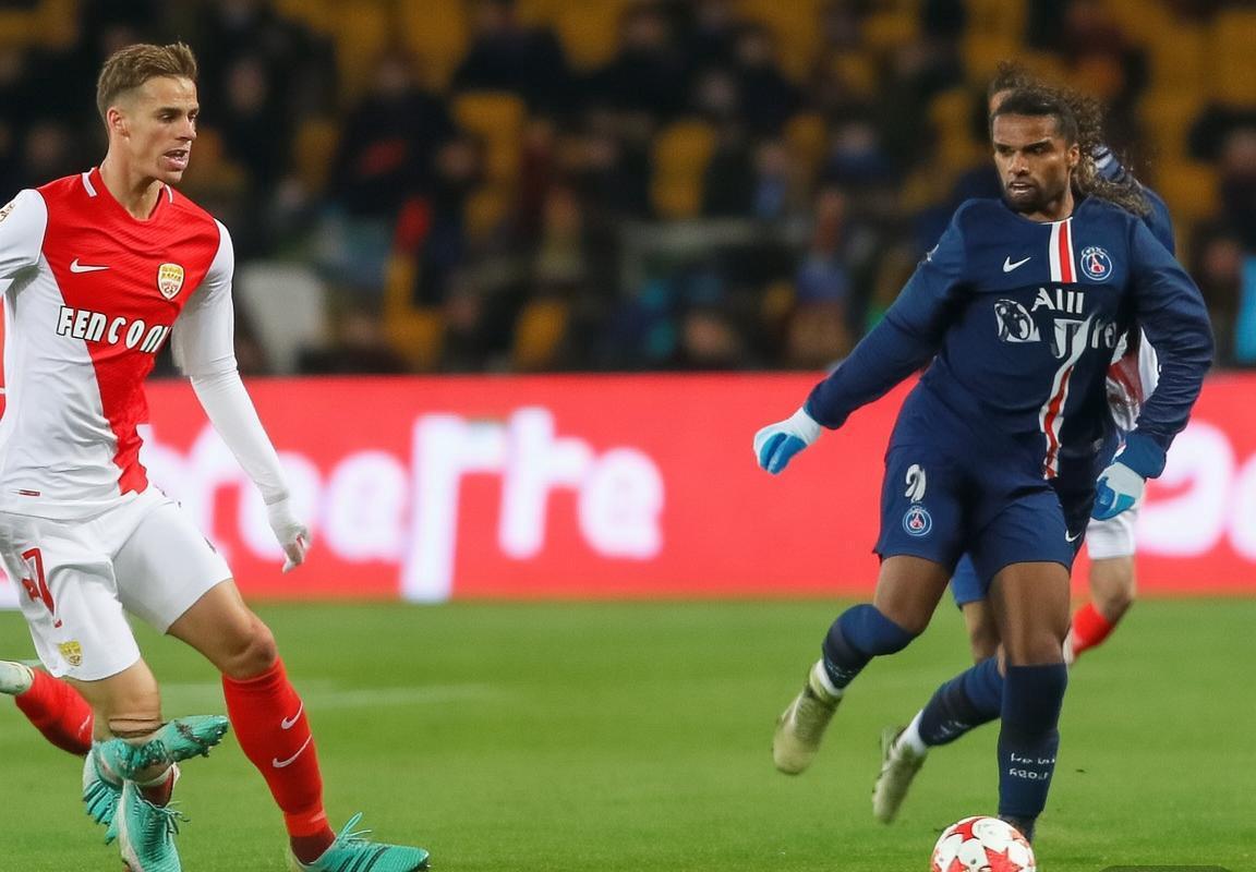 法甲巅峰对决：巴黎圣日耳曼1比0险胜摩纳哥夺冠悬念揭晓(图3)